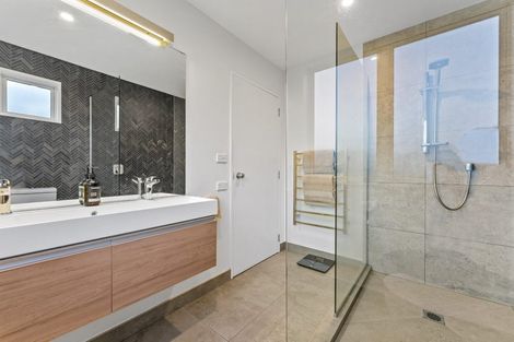 Photo of property in 11 Landvale Court, Browns Bay, Auckland, 0630