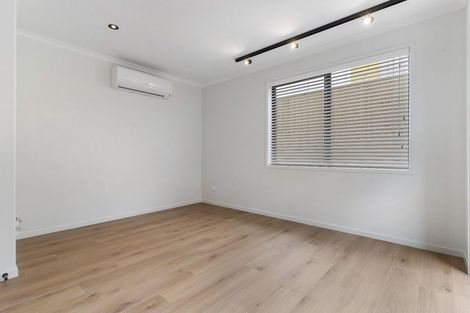 Photo of property in 1092a Great North Road, Point Chevalier, Auckland, 1022