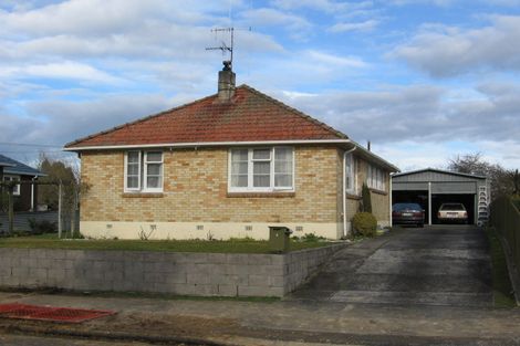Photo of property in 2 Denz Street, Maeroa, Hamilton, 3200