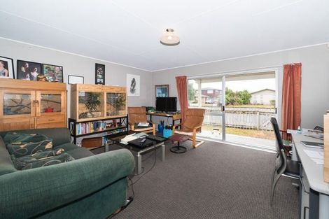 Photo of property in 2 Suzanne Grove, Kelvin Grove, Palmerston North, 4414
