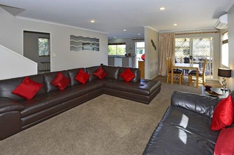 Photo of property in 966a East Coast Road, Northcross, Auckland, 0632