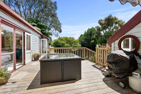 Photo of property in 75 Morley Street, New Plymouth, 4310