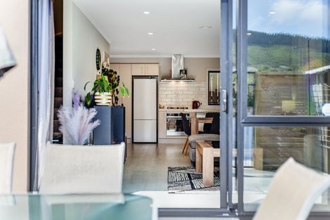 Photo of property in 7/9 Surrey Street, Tawa, Wellington, 5028