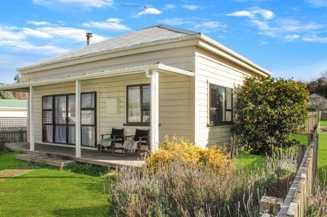 Photo of property in 2 Otanga Street, Dannevirke, 4930