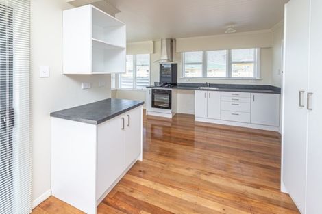 Photo of property in 6 Glenn Street, Castlecliff, Whanganui, 4501