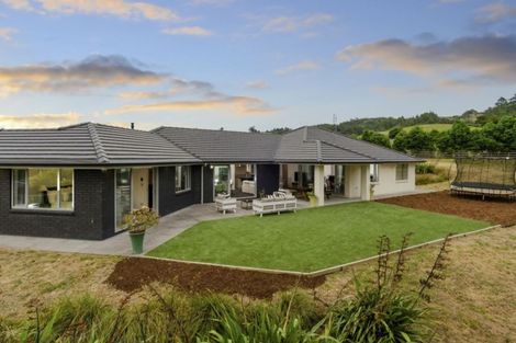 Photo of property in 4 Maddies Road, Kaukapakapa, 0873