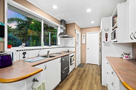 Photo of property in 2 Allington Road, Massey, Auckland, 0614