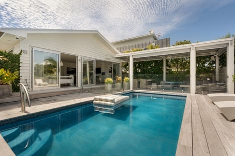 Photo of property in 22 Oceanview Road, Mount Maunganui, 3116