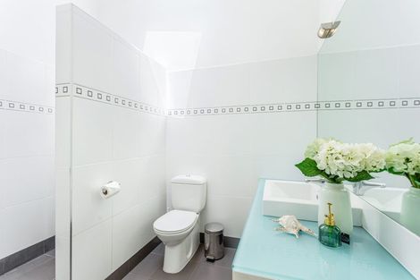 Photo of property in 40 Kittiwake Drive, Schnapper Rock, Auckland, 0632