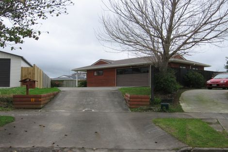Photo of property in 11 Gladys Place, Kelvin Grove, Palmerston North, 4414