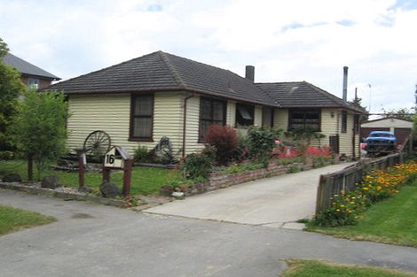 Photo of property in 16 Grosvenor Street, Redwood, Christchurch, 8051