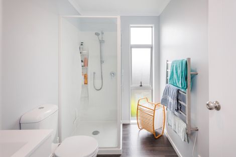 Photo of property in 58 Exeter Crescent, Takaro, Palmerston North, 4412