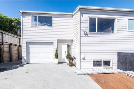 Photo of property in 40c Ruskin Road, Newlands, Wellington, 6037