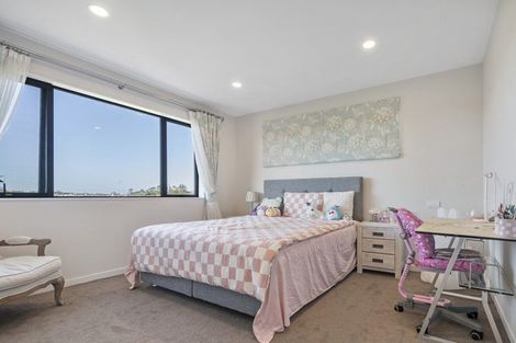Photo of property in 4a Hilton Close, Fairview Heights, Auckland, 0632