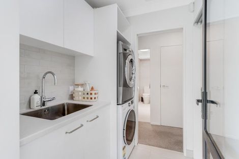 Photo of property in 16b Cairngorm Place, Highland Park, Auckland, 2010