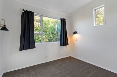 Photo of property in 1 Fyvie Avenue, Tawa, Wellington, 5028