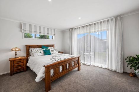 Photo of property in 8 Larches Lane, Kinloch, Taupo, 3377