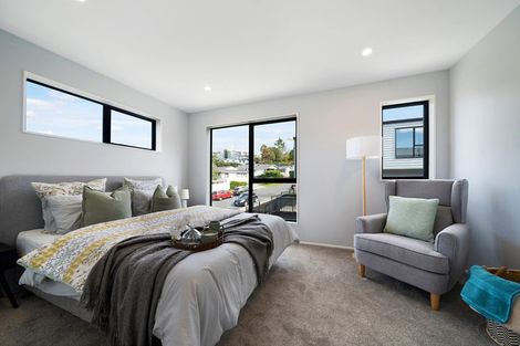 Photo of property in 1 Tacitus Place, Totara Vale, Auckland, 0629