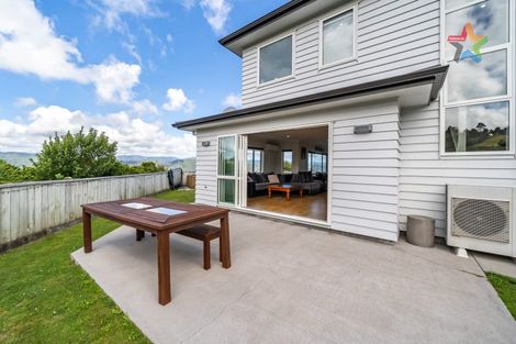 Photo of property in 2 Poto Road, Normandale, Lower Hutt, 5010