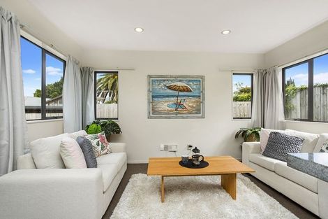 Photo of property in 115a Ennis Avenue, Pakuranga Heights, Auckland, 2010