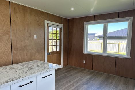 Photo of property in 126 Main Road, Waikanae, 5036