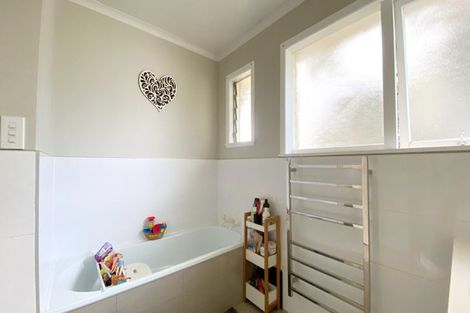 Photo of property in 1 Iorangi Place, Hillpark, Auckland, 2102