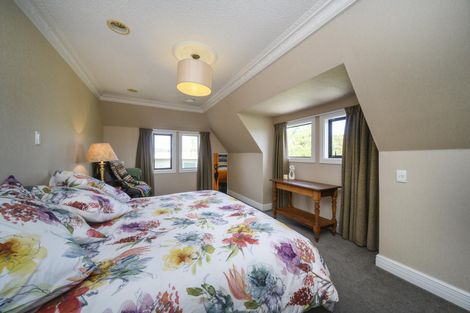 Photo of property in 21 Springdale Grove, Fitzherbert, Palmerston North, 4410