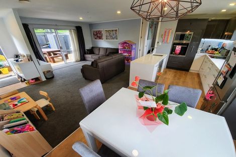 Photo of property in 2/30 Witheford Drive, Bayview, Auckland, 0629