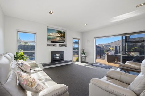 Photo of property in 8 Waterside Drive, Pyes Pa, Tauranga, 3112