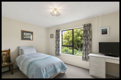 Photo of property in 2 Woodford Way, Crofton Downs, Wellington, 6035