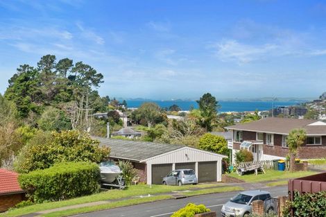 Photo of property in 28 Stapleford Crescent, Browns Bay, Auckland, 0630