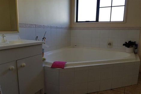 Photo of property in 1/70 Gosford Drive, Botany Downs, Auckland, 2010