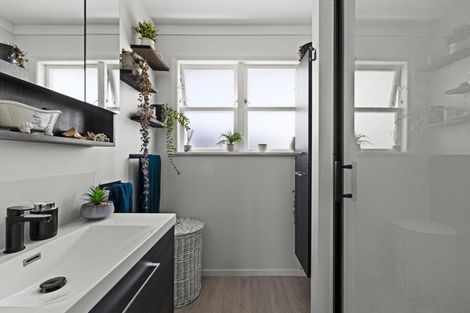 Photo of property in 16 Clarence Cox Crescent, Pirimai, Napier, 4112