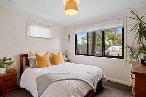 Photo of property in 145 Seaview Road, Westown, New Plymouth, 4310