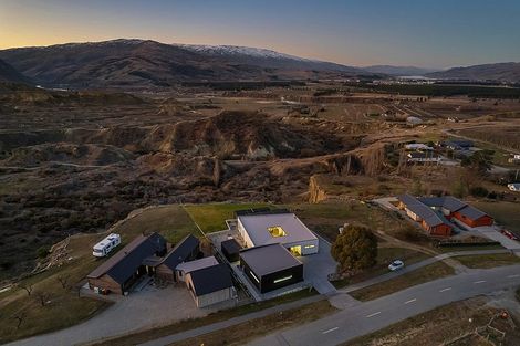 Photo of property in 102 Hall Road, Bannockburn, Cromwell, 9384