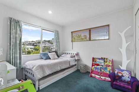 Photo of property in 2/1 Mossop Rise, Glenfield, Auckland, 0629