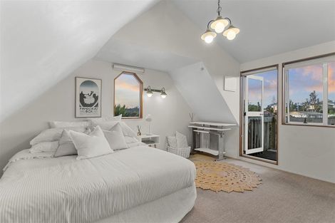 Photo of property in 1/51 Aeroview Drive, Beach Haven, Auckland, 0626