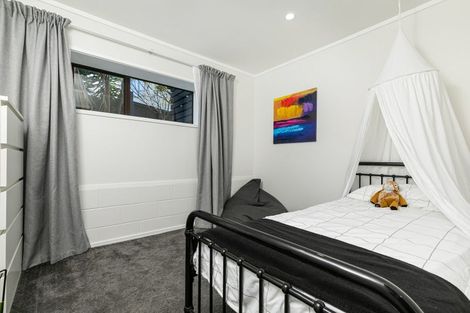 Photo of property in 44 West Harbour Drive, West Harbour, Auckland, 0618