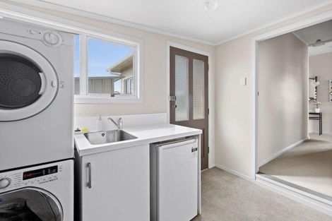 Photo of property in 1/297 Carrington Street, Vogeltown, New Plymouth, 4310