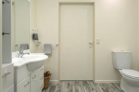 Photo of property in 33 Lakeridge Close, Rangatira Park, Taupo, 3330