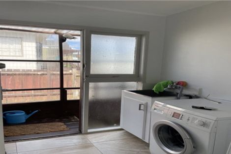 Photo of property in 2/109 Pigeon Mountain Road, Half Moon Bay, Auckland, 2012