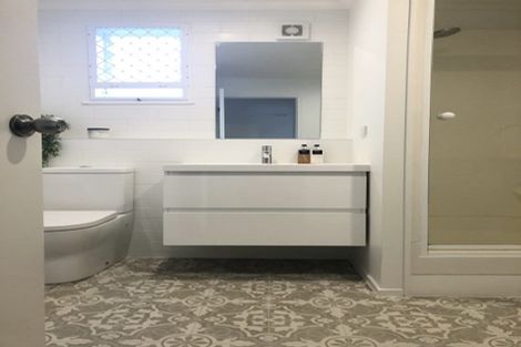 Photo of property in 1/90 Pupuke Road, Hillcrest, Auckland, 0627