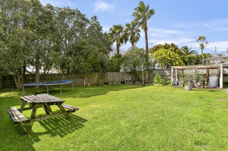 Photo of property in 251 Rangatira Road, Beach Haven, Auckland, 0626