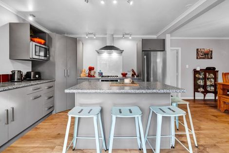 Photo of property in 5883 Mountain Road, Normanby, Hawera, 4673