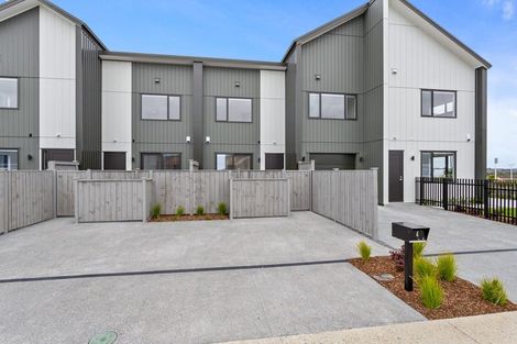 Photo of property in 4 Rauriki Lane, Rosehill, Papakura, 2113