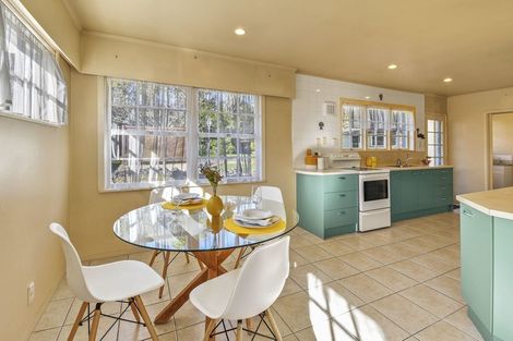 Photo of property in 22 Sunnypark Avenue, Rosehill, Papakura, 2113