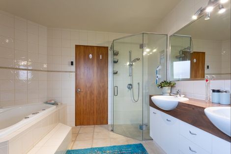 Photo of property in 33 Ruapehu Drive, Fitzherbert, Palmerston North, 4410