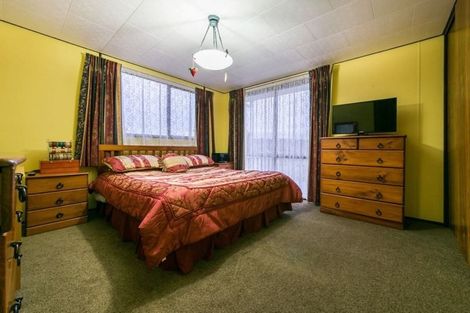 Photo of property in 84 Captain Scott Road, Glen Eden, Auckland, 0602