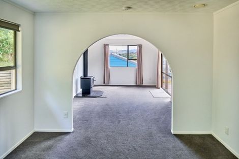 Photo of property in 31 Omapere Street, Whitby, Porirua, 5024