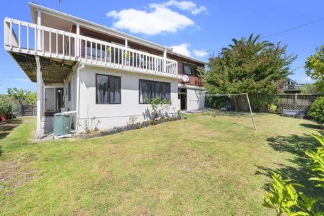 Photo of property in 1042 Whangaparaoa Road, Tindalls Beach, Whangaparaoa, 0930